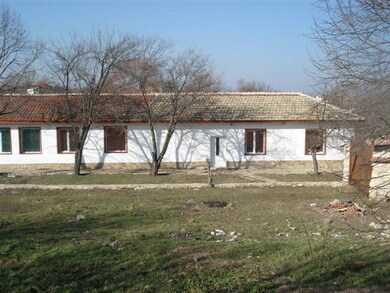 Болгария, Варна Дом для продажа, расположен в центре хорошей деревни, только на расстоянии в 10 км из морская столица Болгарии
